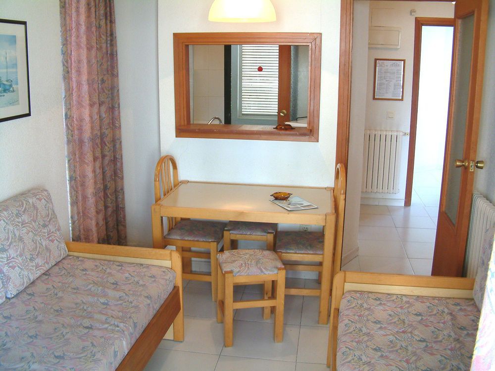Luxmar Apartaments Benidorm Quarto foto